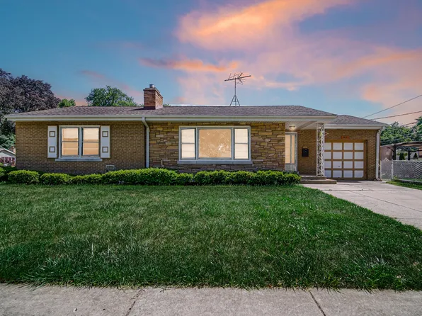 8844 Mango Ave, Morton Grove, IL 60053