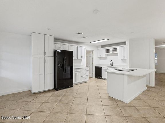 3rd image of 1091 Coronado Dr