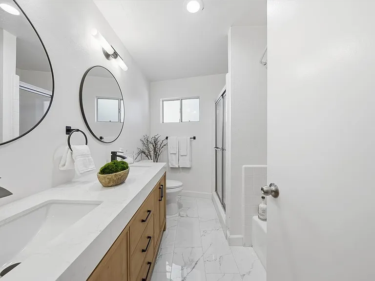 222 7th St #202 — Photo 14