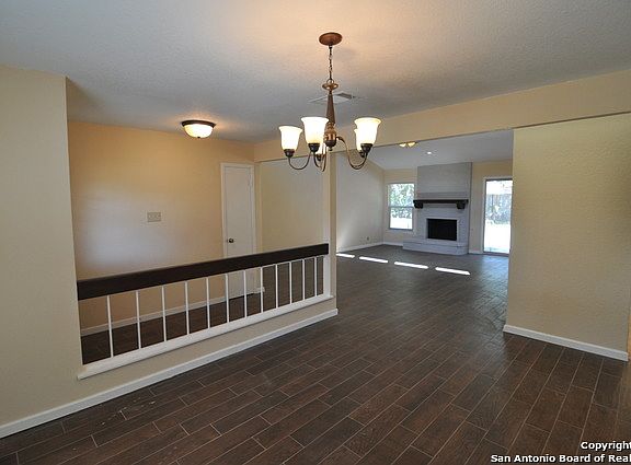 4th image of 7523 Lincoln Village Dr