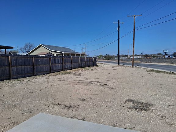 4th image of 1012 E Bowie St