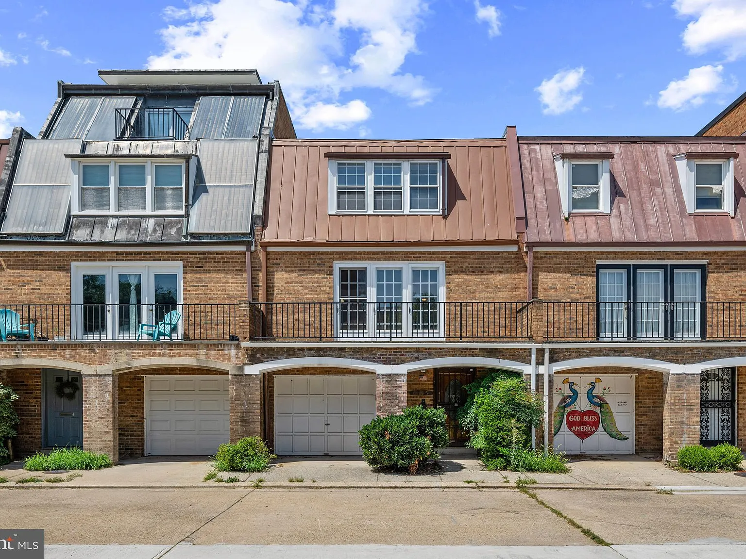 3 bed, 4.0 bath, 2460 sqft, $4,850 — Photo 1