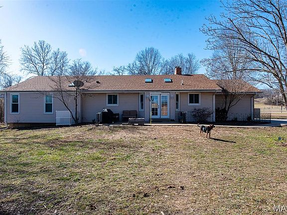 3rd image of 1864 N Bend Rd