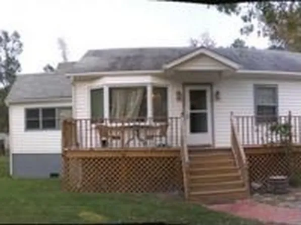 35 Langley St, Poquoson, VA 23662