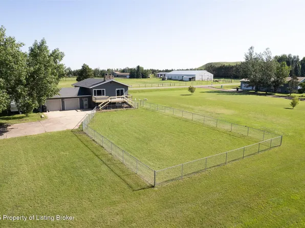 2530 Sundance Dr, Dickinson, ND 58601