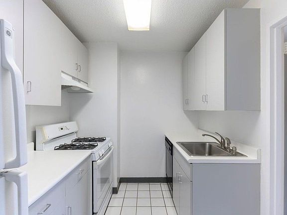 4th image of 429 E 52nd St APT 5B