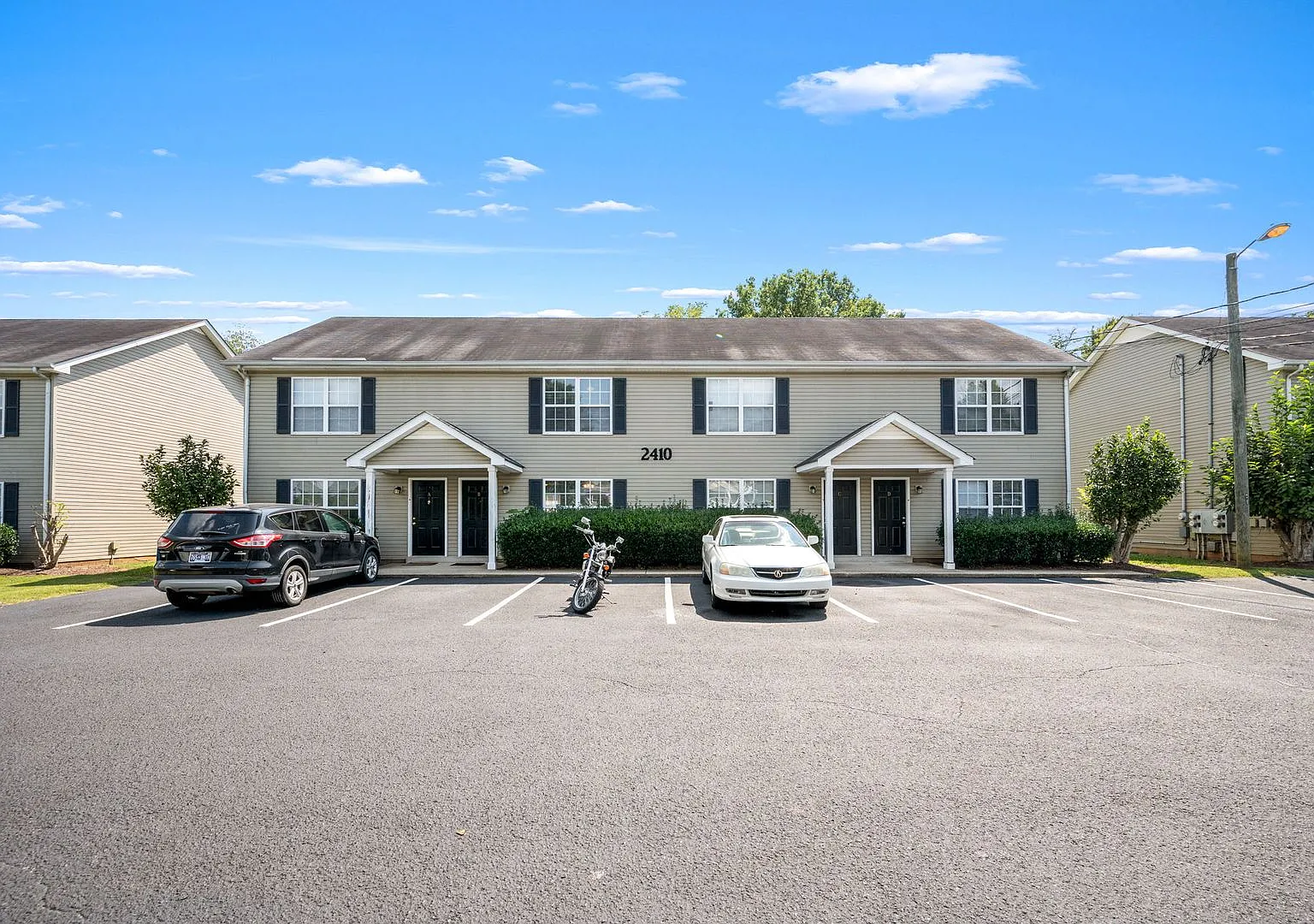 Hamlet Square Townhomes Unit 2410B — Photo 3