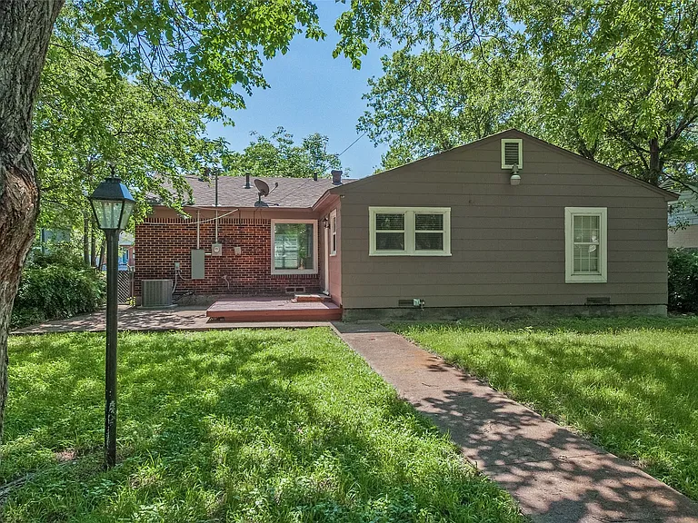 10619 Sylvia Dr — Photo 7