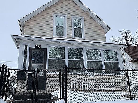 3rd image of 735 Van Buren Ave