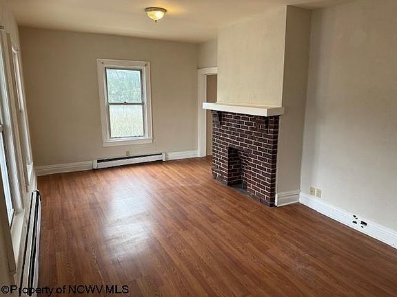 3rd image of 620 Hobson St