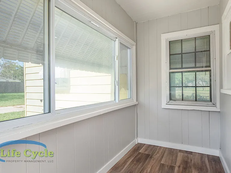 1314 Beechwood St NE — Photo 9