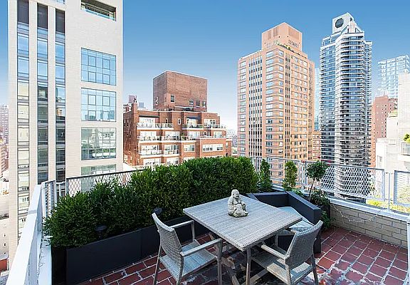 4th image of 166 E 63rd St APT 20C