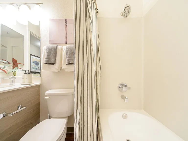 Meridian Pointe — Photo 11