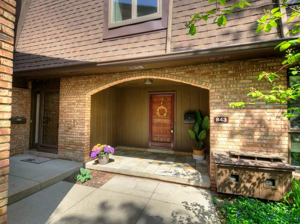 843 Greenhills Dr, Ann Arbor, MI 48105