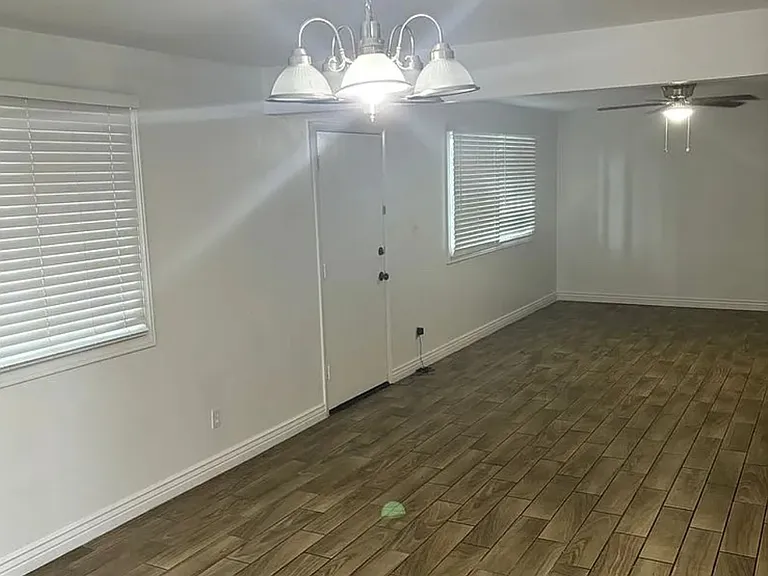 4020 N 61st Ave — Photo 13