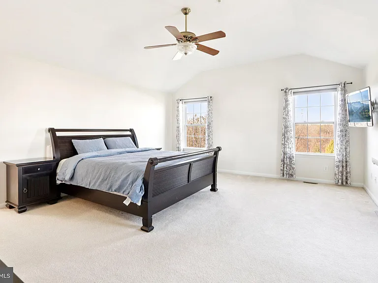 1035 Thorndale Dr — Photo 27