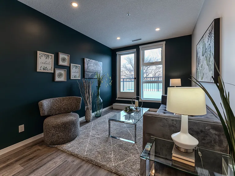345 19th Ave SW — Photo 9