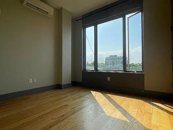 3rd image of 337 Melrose St APT 3B