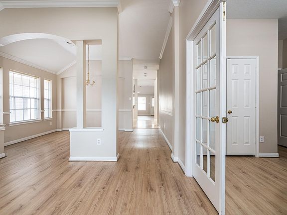 3rd image of 18222 Auburn Woods Dr