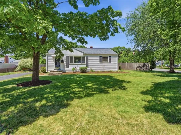 55 Blue Hill Dr, Warwick, RI 02886