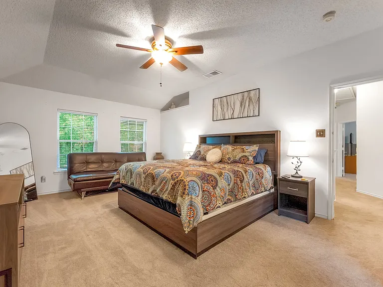 821 Cornell Ln — Photo 6