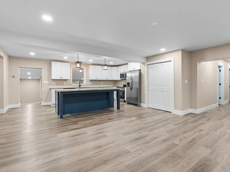 325 W Reliance Rd — Photo 3