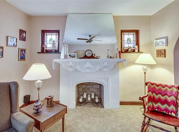 3rd image of 5635 Walsh St