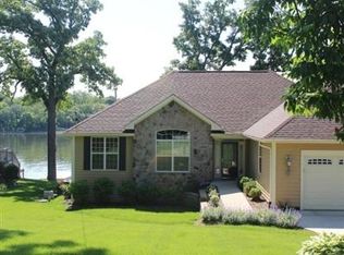 5504 W Lake Shore Dr, Wonder Lake, IL 60097