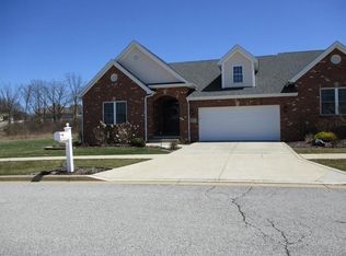 825 Shannon Dr, Crown Point, IN 46307