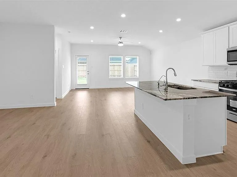 1039 Vista Pointe Dr — Photo 13