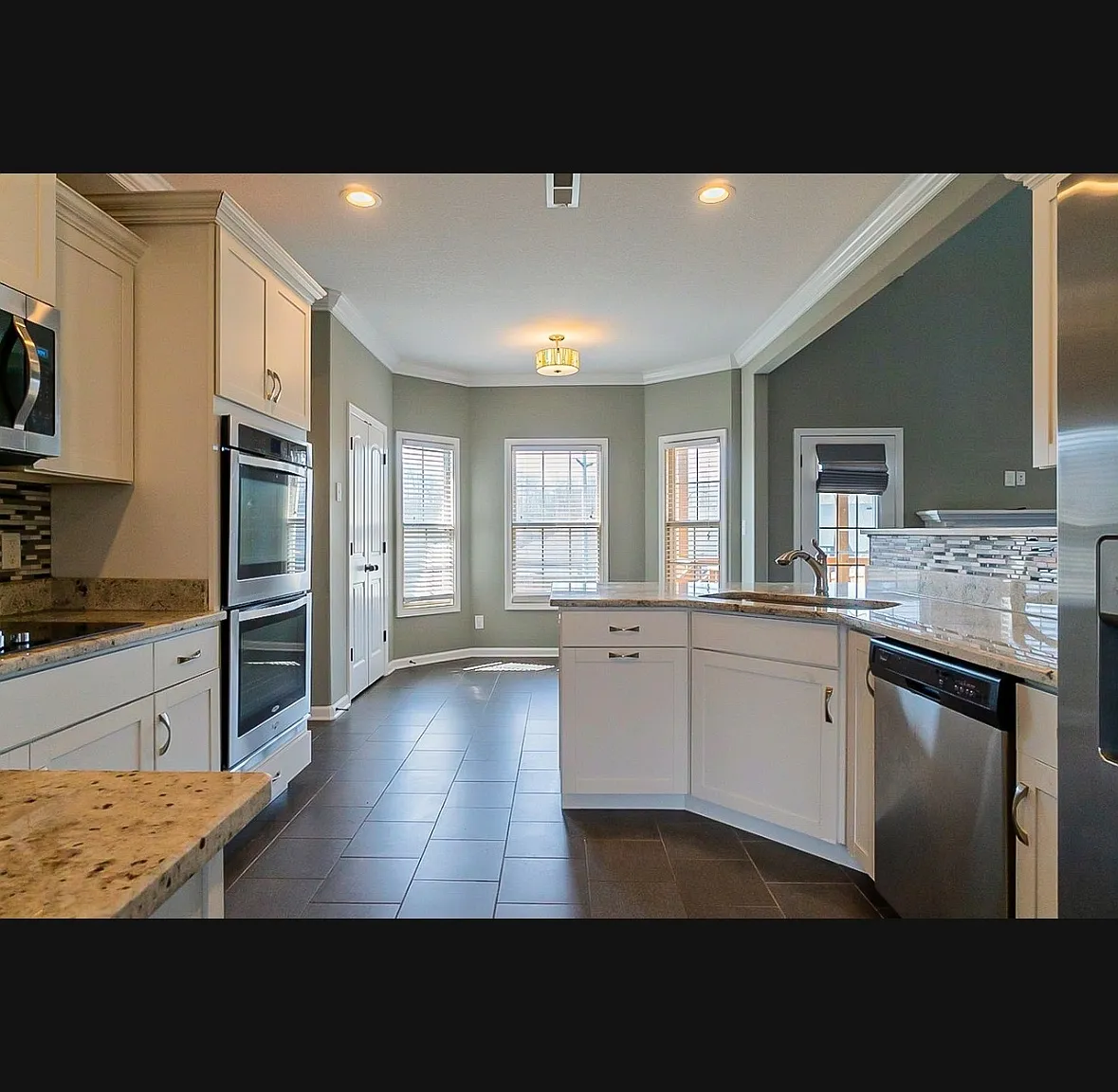4 bed, 2204 sqft, $2,600 — Photo 3