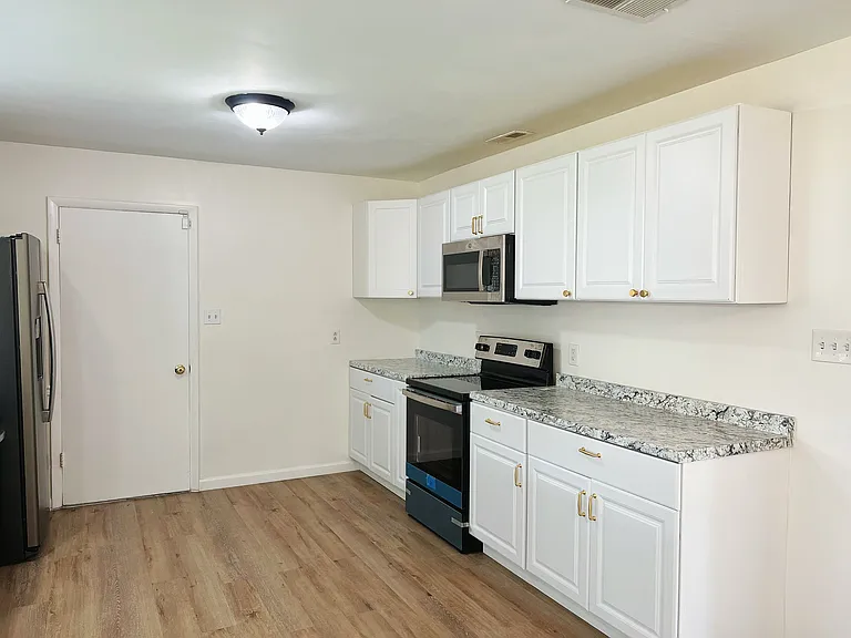 4632 Jeanne St — Photo 8