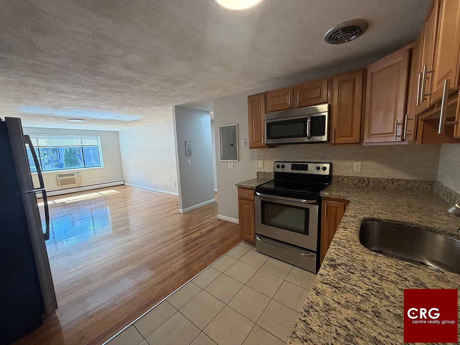 2 bed, 1.0 bath, $3,100 — Photo 2
