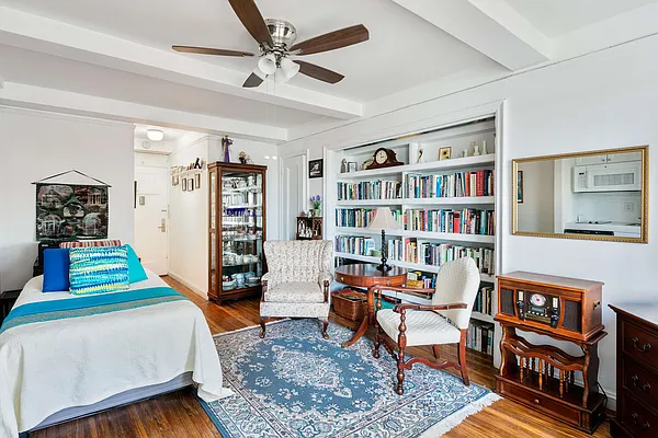 Sold by Compass | media 25