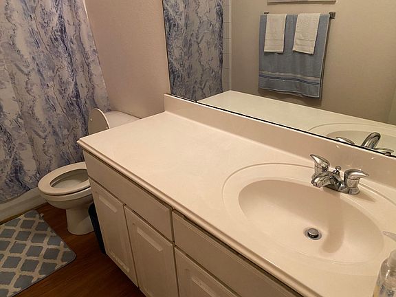 5th image of 906 N Bright Dr