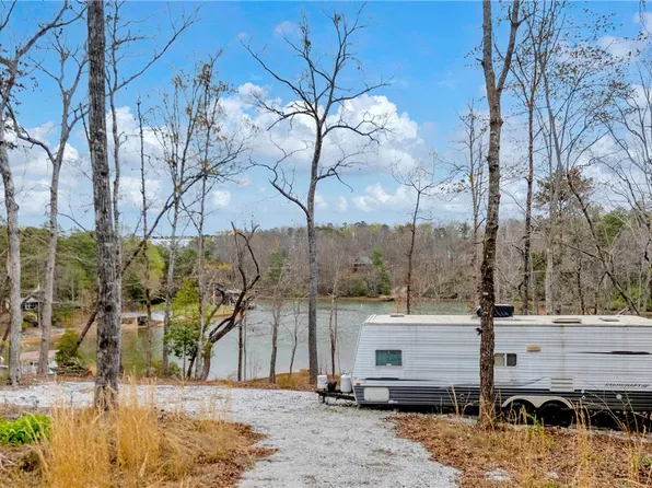 159 Lakeside Dr, Mountain Rest, SC 29664