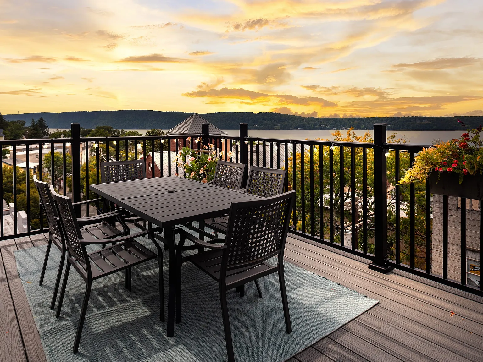 2 bed, 2.0 bath, 1170 sqft, $5,725 — Photo 2