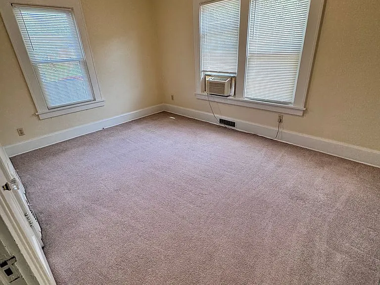 207 E Broadway Ave — Photo 19