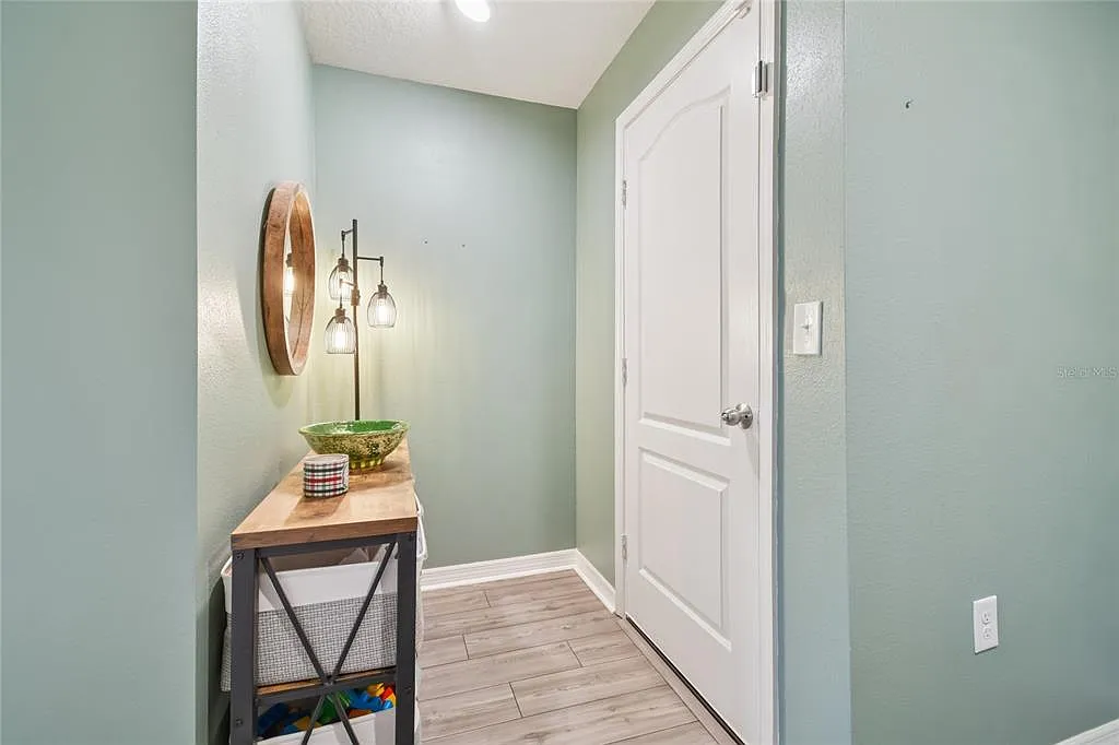 2 bed, 2.5 bath, 1621 sqft, $2,200 — Photo 3
