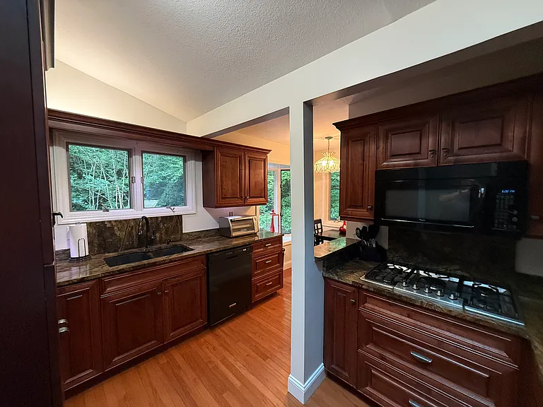 1833 Cherrywood Ln — Photo 12
