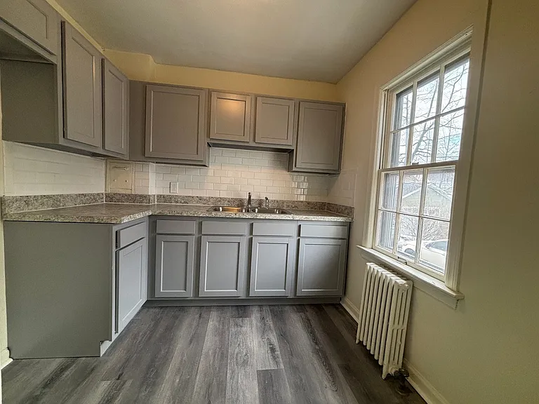 19351 Lake Shore Blvd — Photo 8