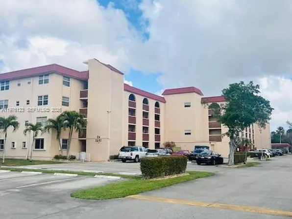 3251 Holiday Springs Blvd APT 403, Pompano Beach, FL 33063