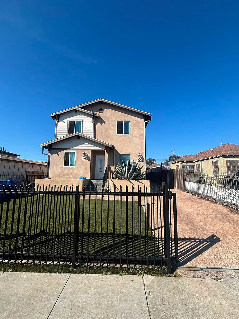5 bed, 1753 sqft, $3,850 — Photo 2