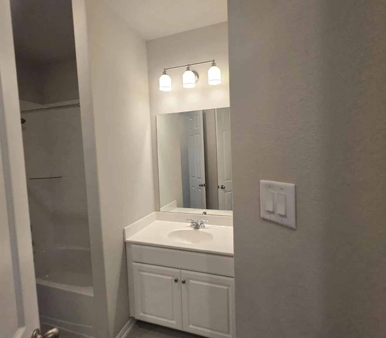 4 bed, 3.0 bath, 1861 sqft, $2,650 — Photo 4
