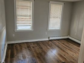 95 Pleasant St, New Britain, CT