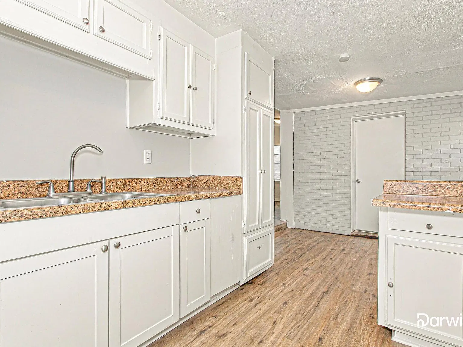 3 bed, 1.5 bath, 1218 sqft, $1,045 — Photo 2