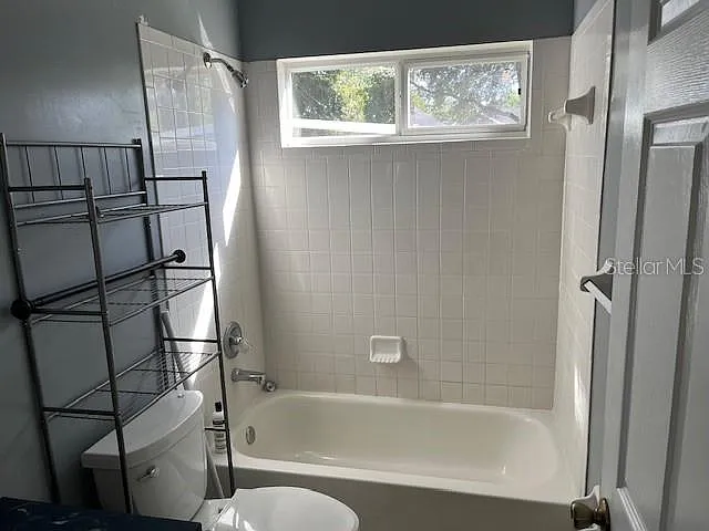 3 bed, 2.0 bath, 1363 sqft, $2,095 — Photo 2