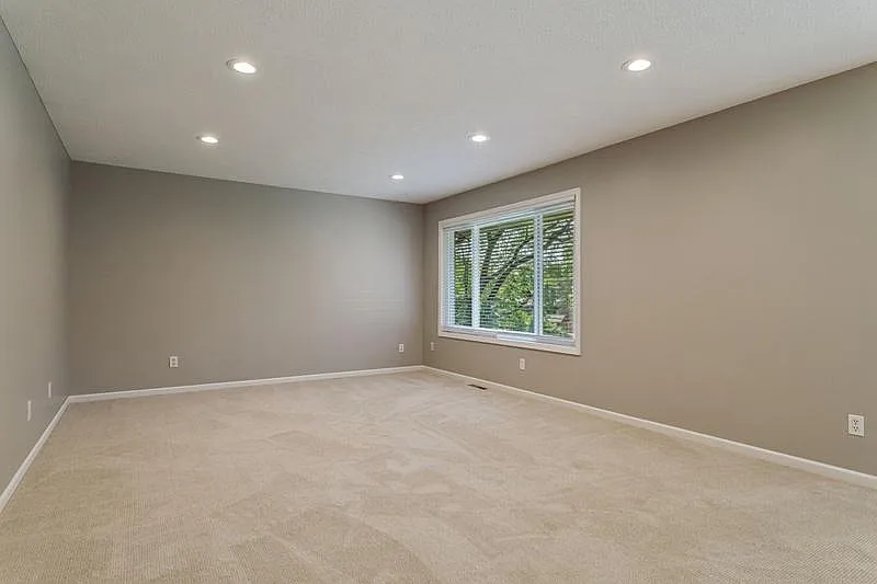 3 bed, 2350 sqft, $3,400 — Photo 4