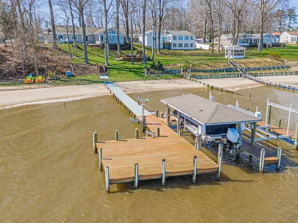 497 Riverside Dr, Center Cross, VA 22437