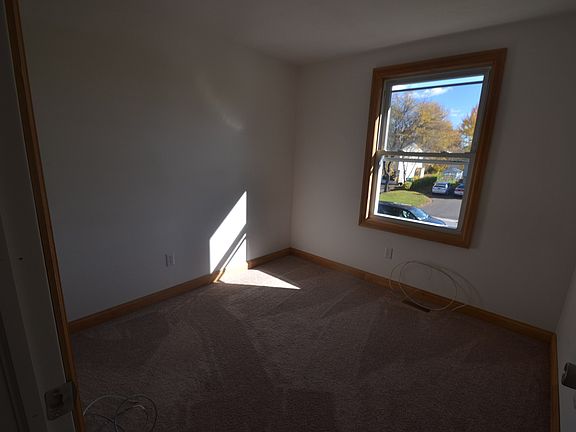 4th image of 1128 Meadowbrook Ln